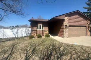 265 Oakwood Dr, Shoreview, MN 55126 - Photo 2