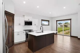 19966 Hiawatha Ct, Lakeville, MN 55044 - Photo 14