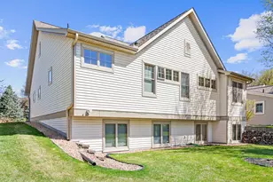 2710 Red Splendor Cir E, Maplewood, MN 55119 - Photo 34