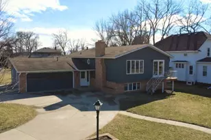 417 E Division St, Elbow Lake, MN 56531 - Photo 1