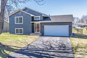 15265 Danbury Ave W, Rosemount, MN 55068 - Photo 2