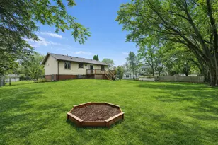 7808 Shingle Creek Dr, Brooklyn Park, MN 55443 - Photo 18