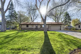 7611 Laredo Dr, Chanhassen, MN 55317 - Photo 4