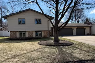 7405 Concerto Curve NE, Fridley, MN 55432 - Photo 2
