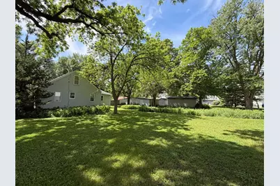 608 8th Street SE, Waseca, MN 56093 - Photo 2