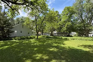608 8th St SE, Waseca, MN 56093 - Photo 2
