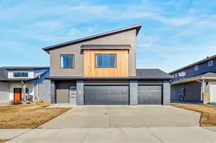 442 Hampton Dr W, Moorhead, MN 56560 - Photo 1