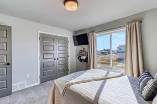 442 Hampton Dr W, Moorhead, MN 56560 - Photo 34