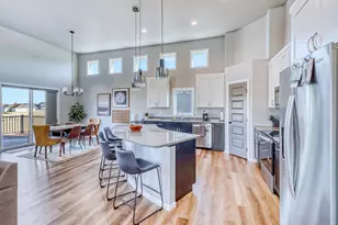 442 Hampton Dr W, Moorhead, MN 56560 - Photo 16