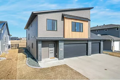 442 Hampton Drive W, Moorhead, MN 56560 - Photo 2