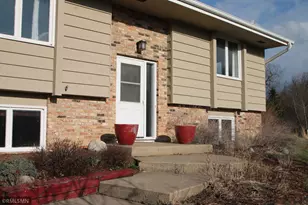 5352 W Hidden Valley Dr, Savage, MN 55378 - Photo 2