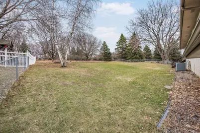 9240 Chesshire Lane N, Maple Grove, MN 55369 - Photo 32