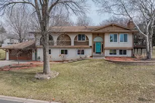 9240 Chesshire Ln N, Maple Grove, MN 55369 - Photo 2