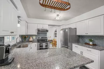 9240 Chesshire Lane N, Maple Grove, MN 55369 - Photo 6