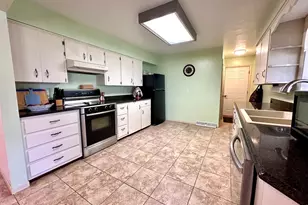 306 N Elm St, Marshall, MN 56258 - Photo 6