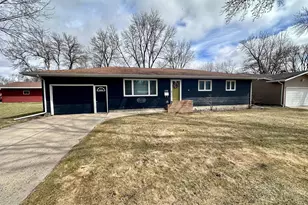 306 N Elm St, Marshall, MN 56258 - Photo 2