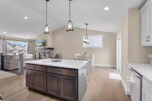 1581 Philipp Way, Shakopee, MN 55379 - Photo 12