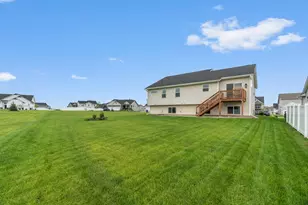 1581 Philipp Way, Shakopee, MN 55379 - Photo 2