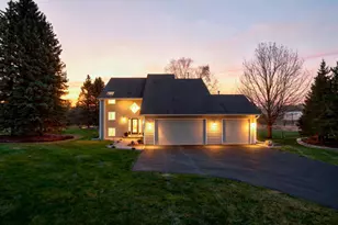 9820 Deerbrook Dr, Chanhassen, MN 55317 - Photo 6