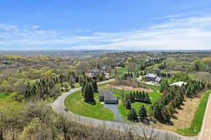 9820 Deerbrook Dr, Chanhassen, MN 55317 - Photo 4