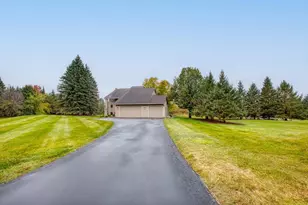 9820 Deerbrook Dr, Chanhassen, MN 55317 - Photo 8