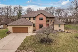 1960 Knollwood Dr, Fairmont, MN 56031 - Photo 1