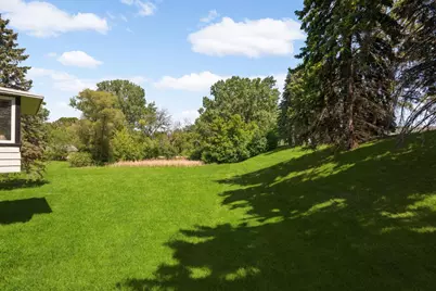 70 Kingsview Lane N, Plymouth, MN 55447 - Photo 2