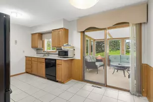 70 Kingsview Ln N, Plymouth, MN 55447 - Photo 12