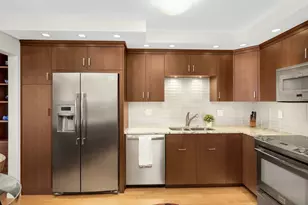 110 Bank St SE, Minneapolis, MN 55414 - Photo 8