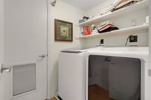 110 Bank St SE, Minneapolis, MN 55414 - Photo 18