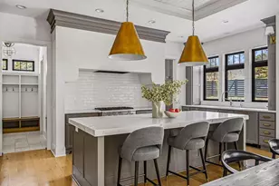 269 Edgewood Ln, West Saint Paul, MN 55118 - Photo 10