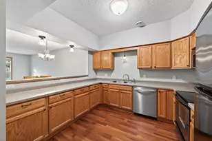 1099 Barclay St, Saint Paul, MN 55106 - Photo 8