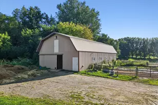 21156 Vernon Ave, Credit River Township, MN 55372 - Photo 2