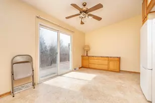 6401 Shingle Creek Dr, Brooklyn Park, MN 55445 - Photo 36