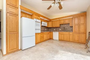 6401 Shingle Creek Dr, Brooklyn Park, MN 55445 - Photo 2