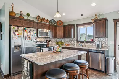 1142 W Edge Place, New Richmond, WI 54017 - Photo 8