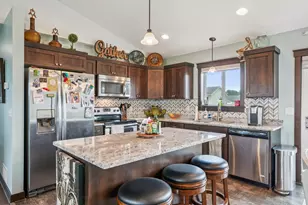 1142 W Edge Pl, New Richmond, WI 54017 - Photo 8