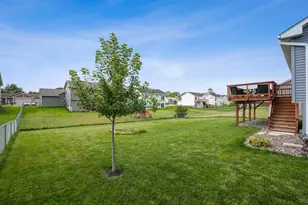 1142 W Edge Pl, New Richmond, WI 54017 - Photo 4