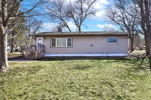 709 8th Ave NW, Waseca, MN 56093 - Photo 2