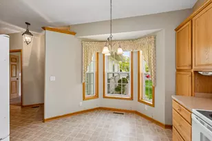 505 Holly Ln N, Oakdale, MN 55128 - Photo 10