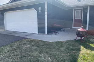 6817 29th St N, Oakdale, MN 55128 - Photo 2