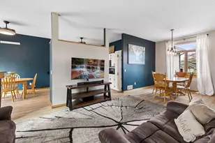 20911 Jameswood Ct, Lakeville, MN 55044 - Photo 6