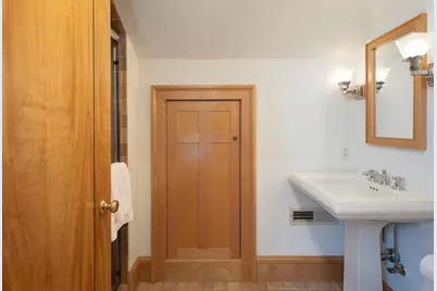 2554 W Lake Of The Isles Parkway, Minneapolis, MN 55405 - Photo 36