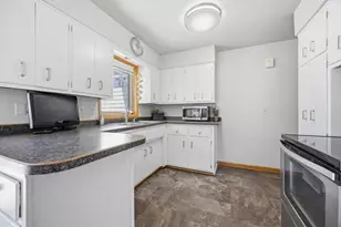 2105 6th St S, Moorhead, MN 56560 - Photo 8