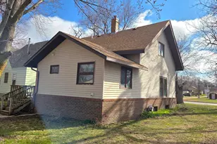 511 W 1st St, Lakefield, MN 56150 - Photo 4