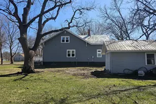 212 S Center St, Ceylon, MN 56121 - Photo 10