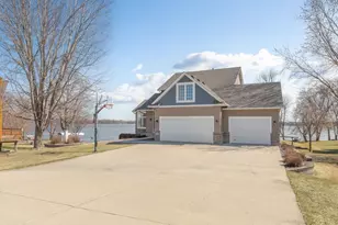 4090 Wells Lake Ct, Faribault, MN 55021 - Photo 4