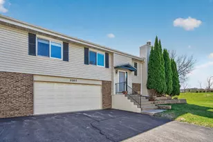 5207 Beachside Dr, Hopkins, MN 55343 - Photo 2