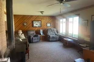 207 E Hollett St, Tracy, MN 56175 - Photo 2