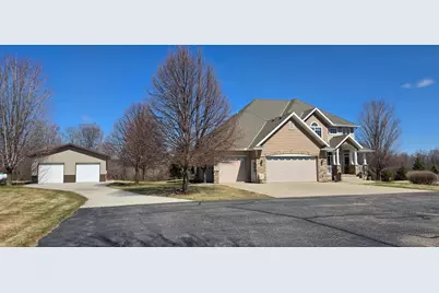 33405 Oak Ridge Avenue, Redwood Falls, MN 56283 - Photo 2